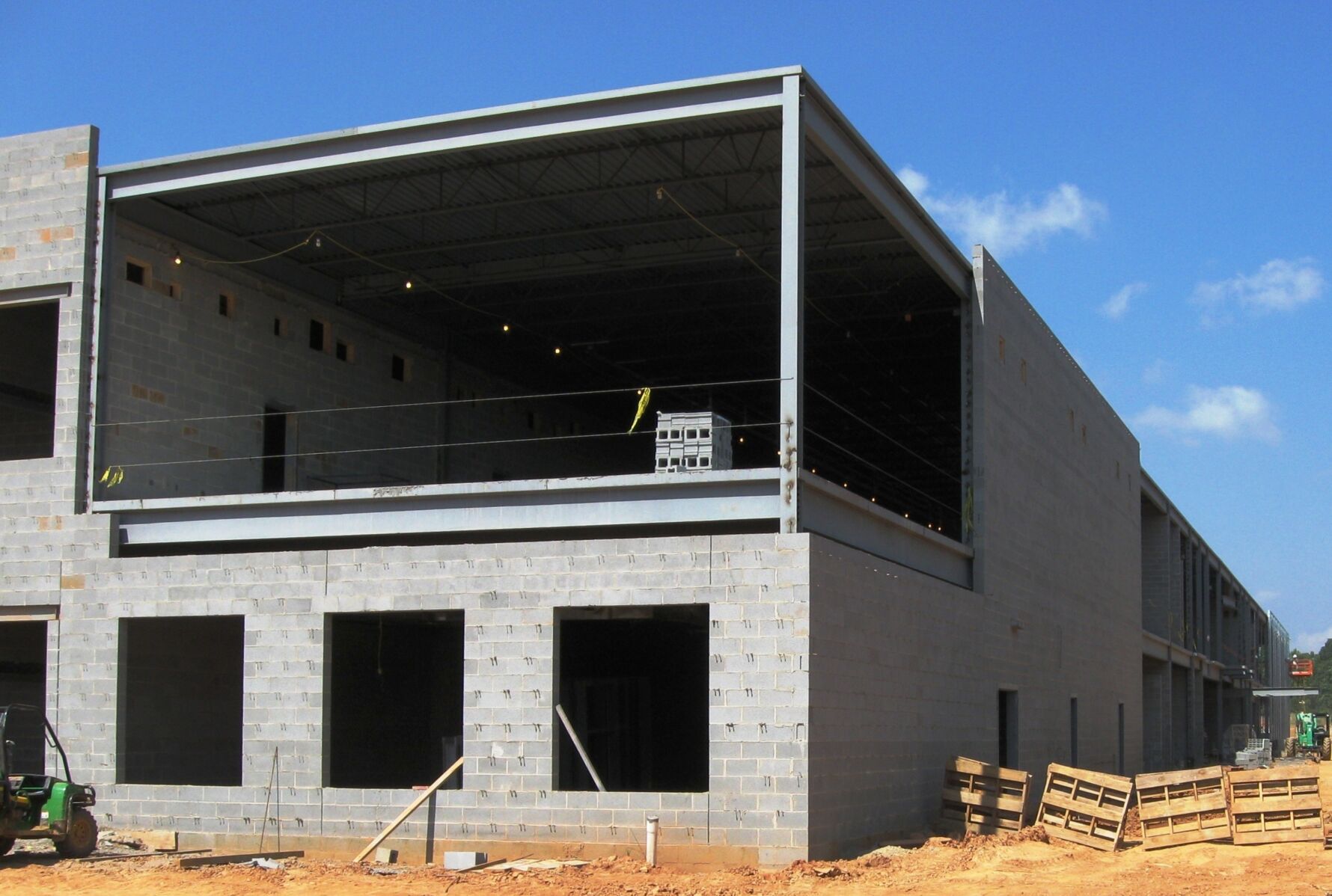Cox Mill High School in Concord, NC featuring Johnson Concrete Products Lightweight CMU Cox Mill High School in Concord, NC featuring Johnson Concrete Products Lightweight CMU